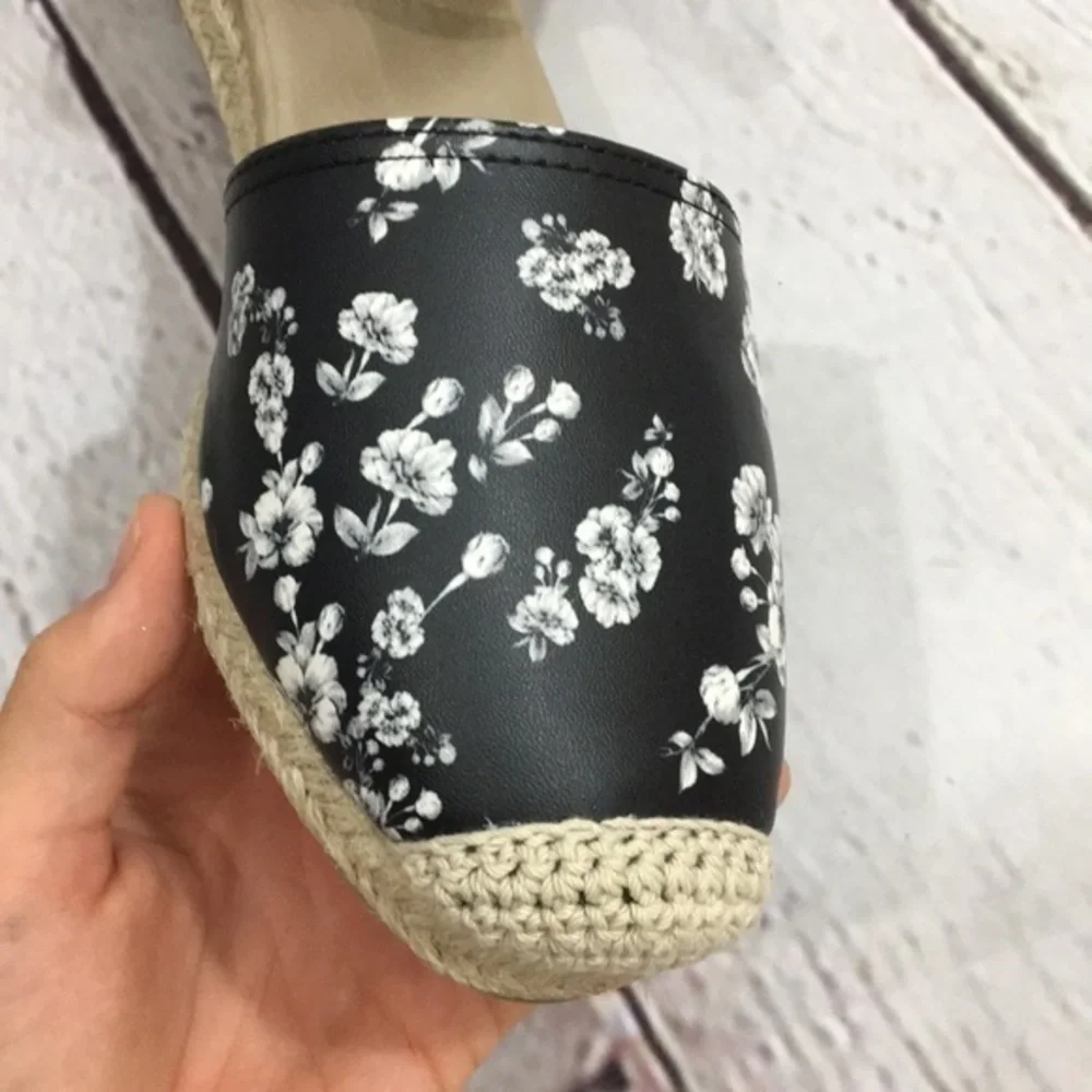 New Guess vegan leather black & white floral espadrilles ankle strap with box